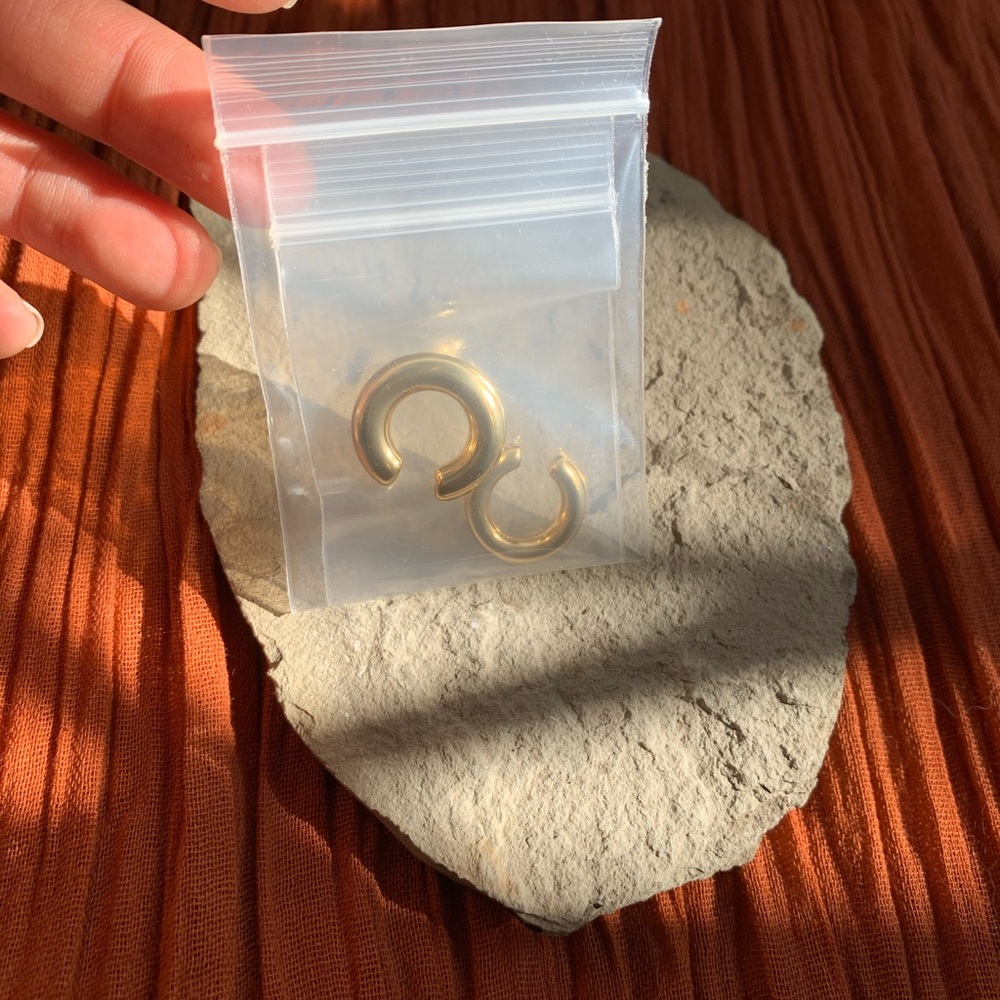 2 Gold Chunky Ear cuffs - Picture 6 of 15